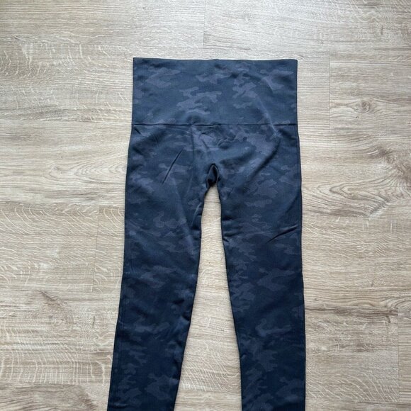 Spanx Women’s Grey Black Camo Look At Me Now Seamless Leggings Size XL - Picture 5 of 10